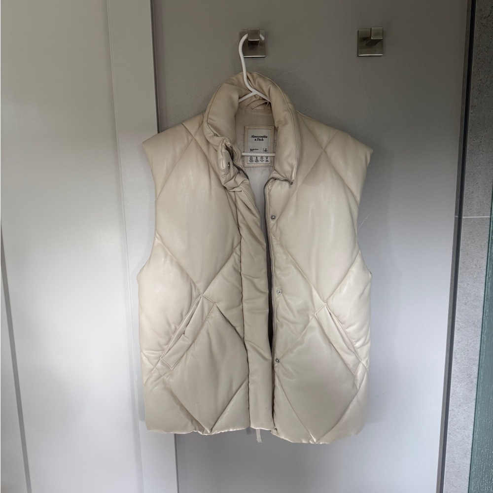 Abercrombie & Fitch Off-White Puffer Vest